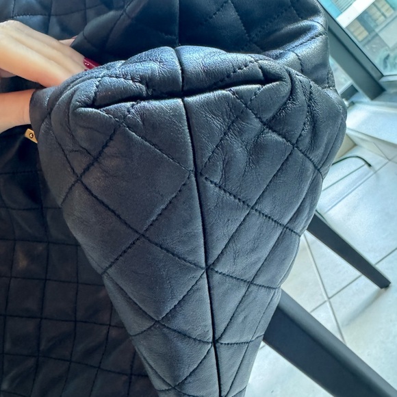 Yves Saint Laurent Black Quilted leather Tote - Icare Maxi bag in lambskin - Picture 6 of 11